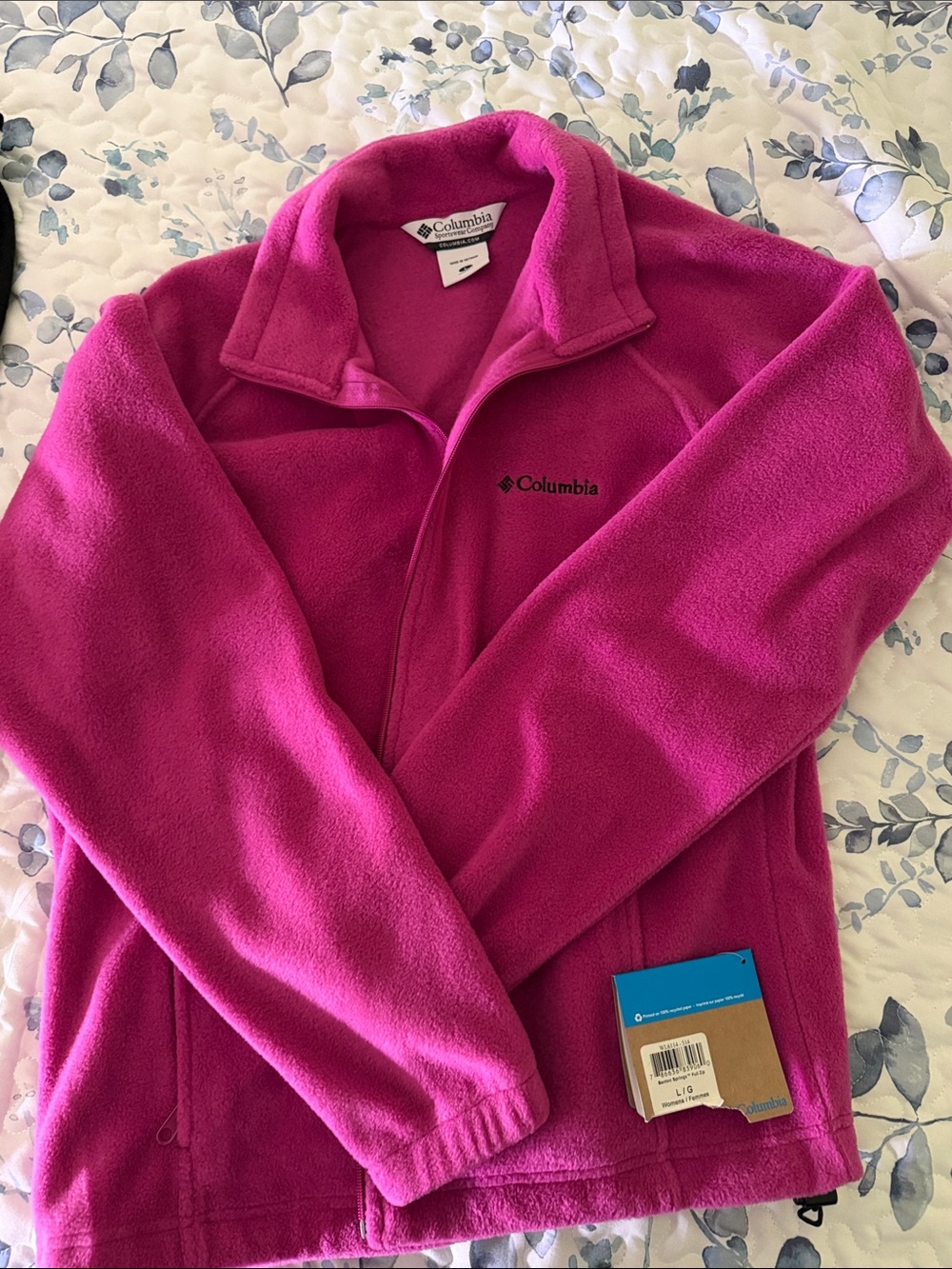 New woman Columbia Fleece jacket. Size large.